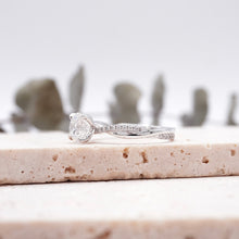 Load image into Gallery viewer, Fiore Round Platinum