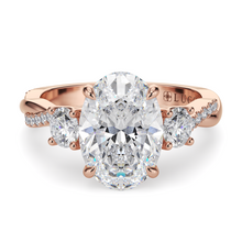 Load image into Gallery viewer, Lucce Fiore Trio Oval Diamond