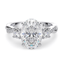 Load image into Gallery viewer, Lucce Fiore Trio Oval Diamond