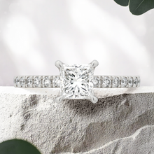 Load image into Gallery viewer, Lucce Lucia Pavé Princess Diamond