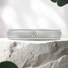 Load image into Gallery viewer, Lucce Abbraccio Mi Brushed 4mm 0.02ctw Lab Diamond 14K White Gold