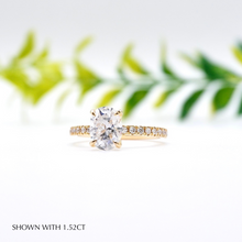 Load image into Gallery viewer, Lucce Lucia Pavé Oval Moissanite
