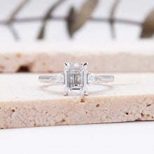 Load image into Gallery viewer, Lucce Sophia Emerald Moissanite