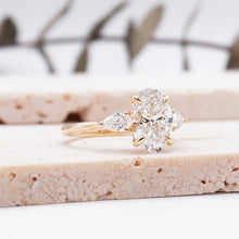 Load image into Gallery viewer, Lucce Sophia Oval Luxe Moissanite