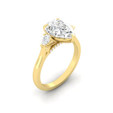 Load image into Gallery viewer, Lucce Sophia Pear Moissanite
