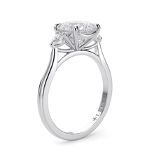 Load image into Gallery viewer, Lucce Sophia Round Moissanite