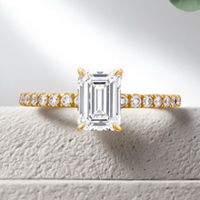 Load image into Gallery viewer, Lucce Lucia Pavé Emerald Diamond