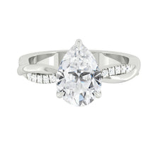 Load image into Gallery viewer, Lucce Fiore Pear Moissanite