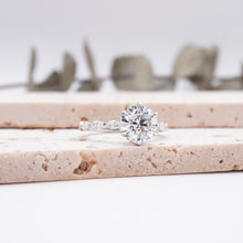 Load image into Gallery viewer, Lucce Paula Round Moissanite
