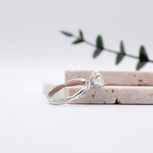 Load image into Gallery viewer, Fiore Round Platinum