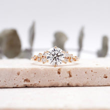 Load image into Gallery viewer, Lucce Ellia Round Moissanite