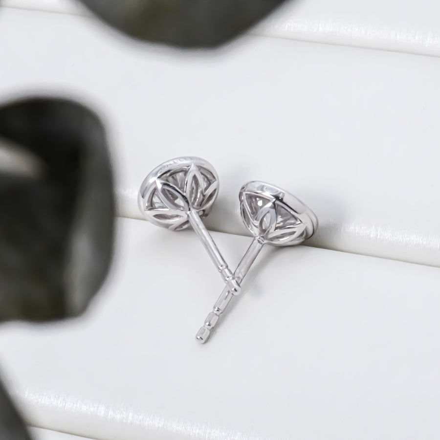 Load image into Gallery viewer, LUCCE CARLISLE™ 6-Petal Earrings Round Diamond
