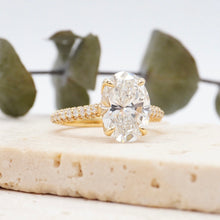 Load image into Gallery viewer, Maria Oval Lab Diamond 3.01ct E VS1 Ex IGI 18K Yellow Gold
