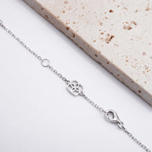 Load image into Gallery viewer, Presa Heart Necklace
