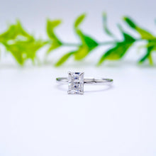 Load image into Gallery viewer, Sapienza Radiant Moissanite
