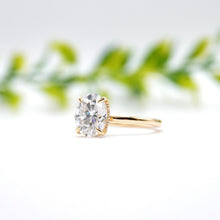 Load image into Gallery viewer, Lucia Oval Moissanite
