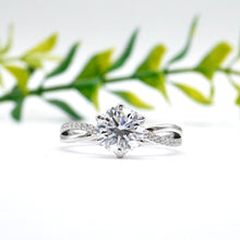 Load image into Gallery viewer, Fiore Sei Round Moissanite
