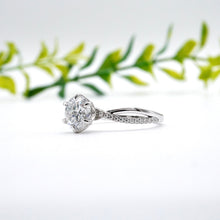 Load image into Gallery viewer, Fiore Sei Round Moissanite
