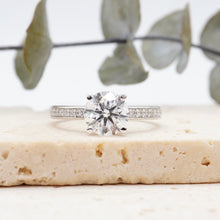 Load image into Gallery viewer, Lucce Kaela Round Moissanite
