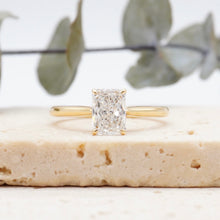 Load image into Gallery viewer, Azalea Radiant Lab Diamond 1.00ct D VVS2 Ex IGI 18K Yellow Gold
