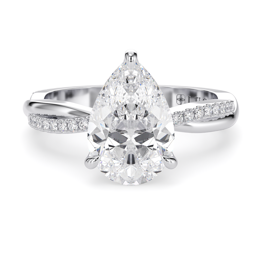 Lucce Fiore Pear Moissanite