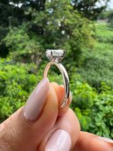 Load image into Gallery viewer, Verona Oval Diamond
