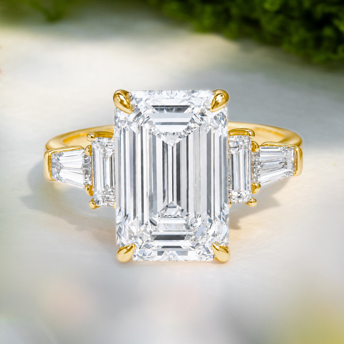 Load image into Gallery viewer, LUCCE GALERIE™ Emerald Lab Diamond 5.34ct F VS1 18K Yellow Gold
