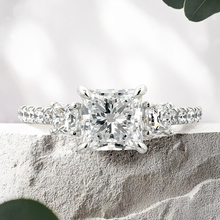 Load image into Gallery viewer, Lucce Sophia Pavé Princess Diamond
