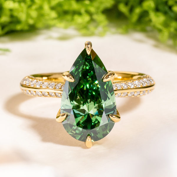 LUCCE ECUADORIAN™ Pavé Pear VERDANT™ Lab Diamond 3.03ct Fancy Vivid Green VS1 18K Yellow Gold