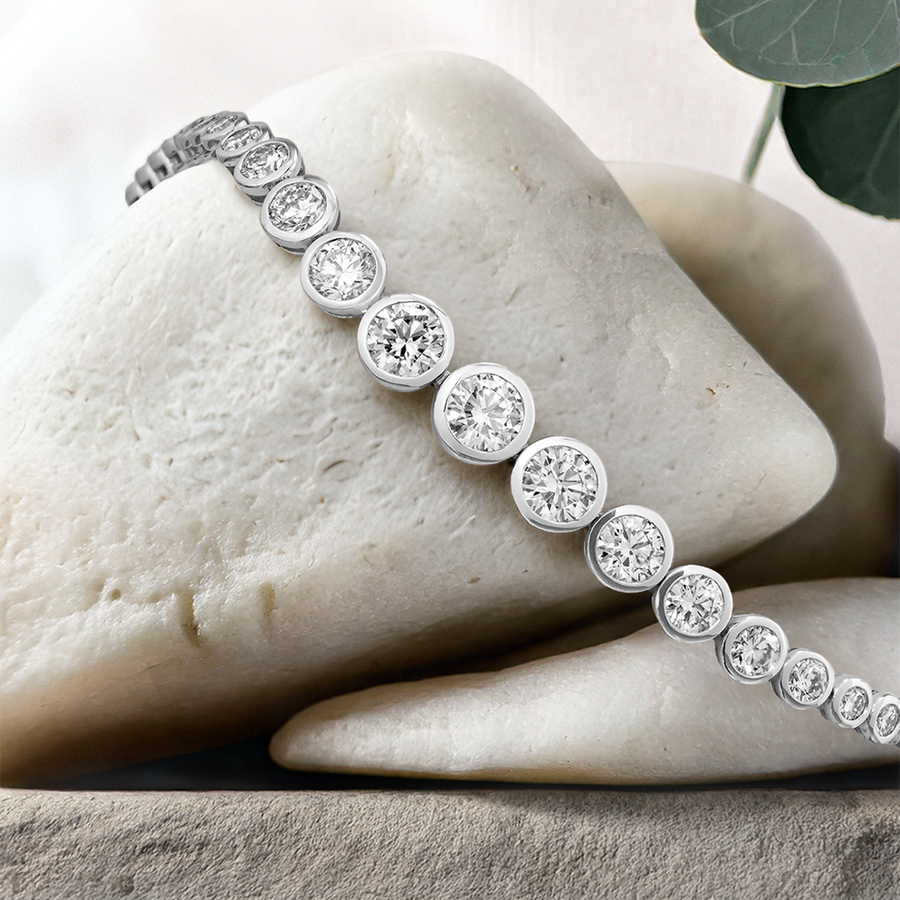 Load image into Gallery viewer, LUCCE Tapered Round Diamond Tennis Bracelet in Gold or Platinum
