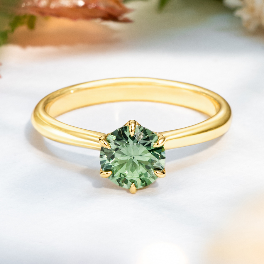 Load image into Gallery viewer, LUCCE ECUADORIAN™ Round VERDANT™ Lab Diamond 1.00ct Fancy Vivid Green VS1 Id IGI 18K Yellow Gold

