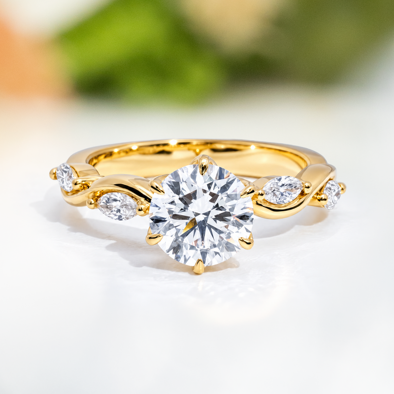 LUCCE CONSTANCE™ Petal Round 1.51ct Lab Diamond D VVS2 IGI 18K Yellow Gold