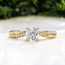 Load image into Gallery viewer, LUCCE FIORE™ Round Natural Diamond 0.70ct I VS2 Ex GIA 18K Yellow Gold
