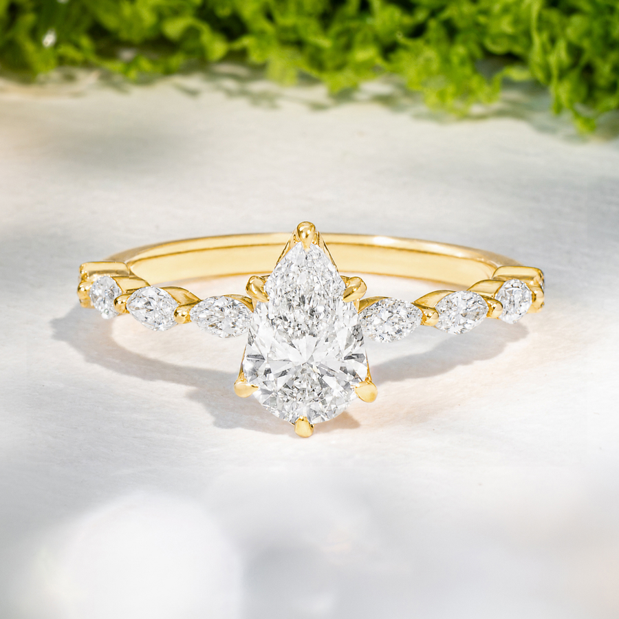Load image into Gallery viewer, LUCCE MARCHESA™ Pear Natural Diamond 1.01ct H VS1 GIA 18K Yellow Gold
