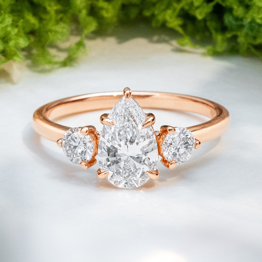 Load image into Gallery viewer, LUCCE CUSTOM™ Sophia Siena Pear Lab Diamond 1.01ct E VVS2 18K Rose Gold
