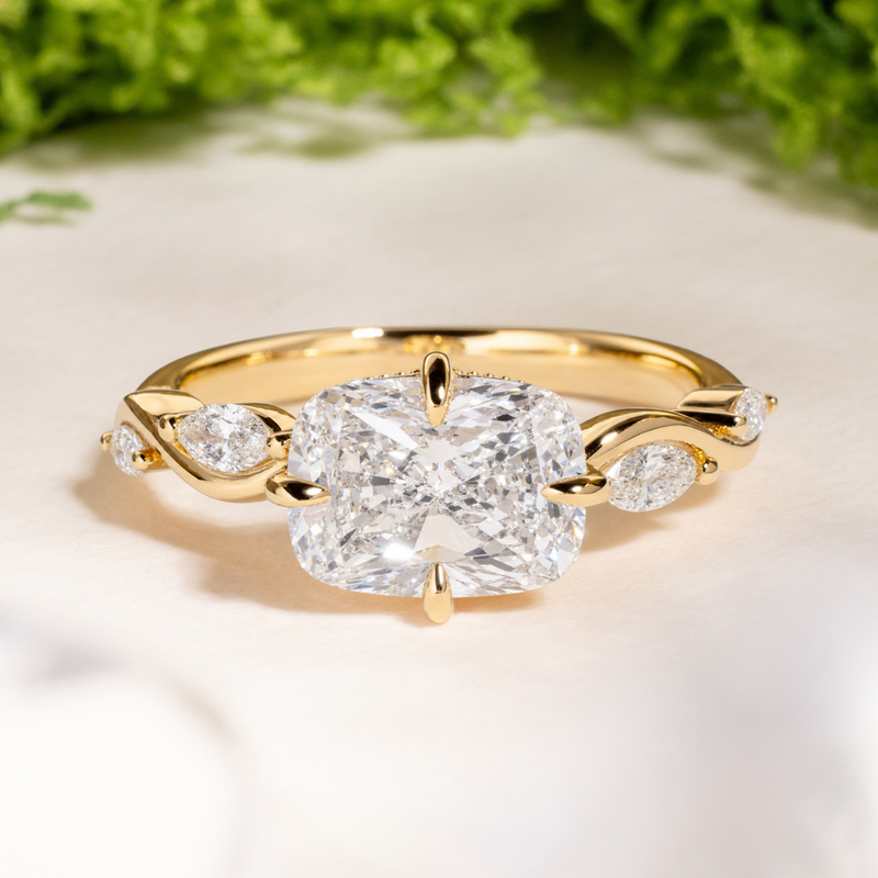 LUCCE CONSTANCE™ Vielle Cushion Lab Diamond 2.05CT E VVS2 IGI 18K Yellow Gold
