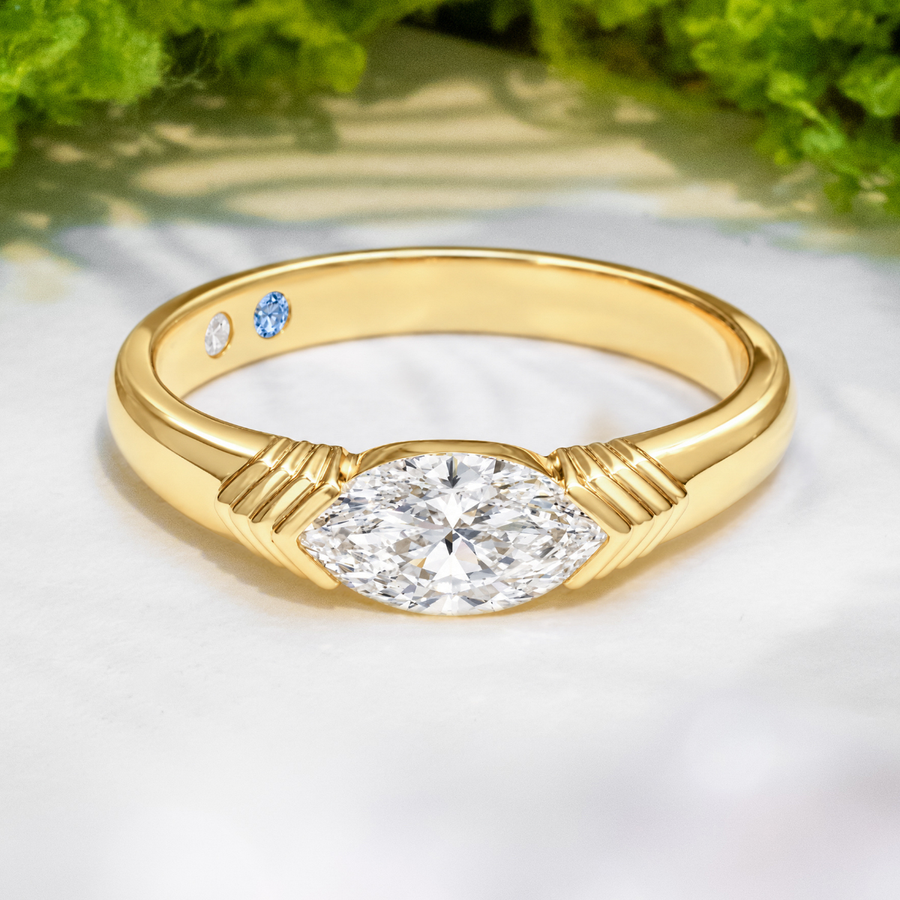 Load image into Gallery viewer, LUCCE CARLISLE™ Corde Marquise Lab Diamond 1.01ct D VS1 18K Yellow Gold
