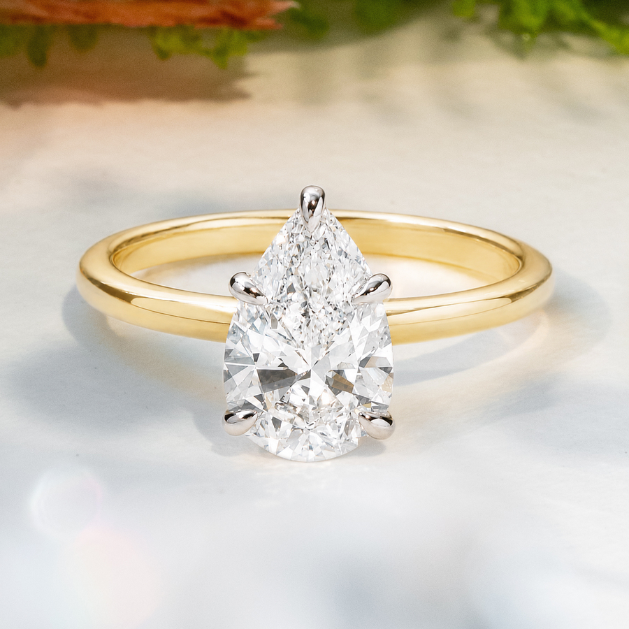 Load image into Gallery viewer, LUCCE VERONA™ Pear Lab Diamond 2.00ct E VS1 Ex IGI 18K Yellow Gold and Platinum Prongs

