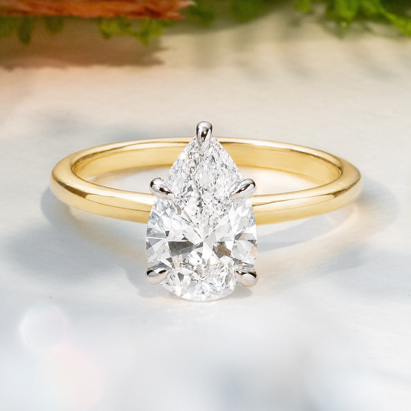LUCCE VERONA™ Pear Lab Diamond 2.00ct E VS1 Ex IGI 18K Yellow Gold and Platinum Prongs