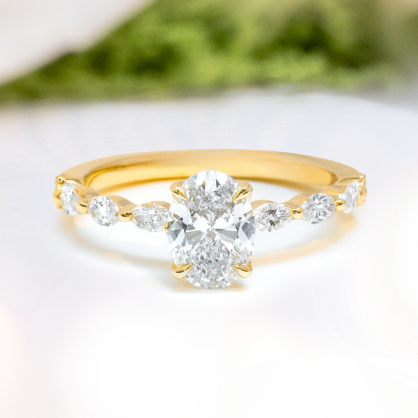 LUCCE MARCHESA™ Oval Lab Diamond 1.04ct E VVS2 IGI 14K Yellow Gold