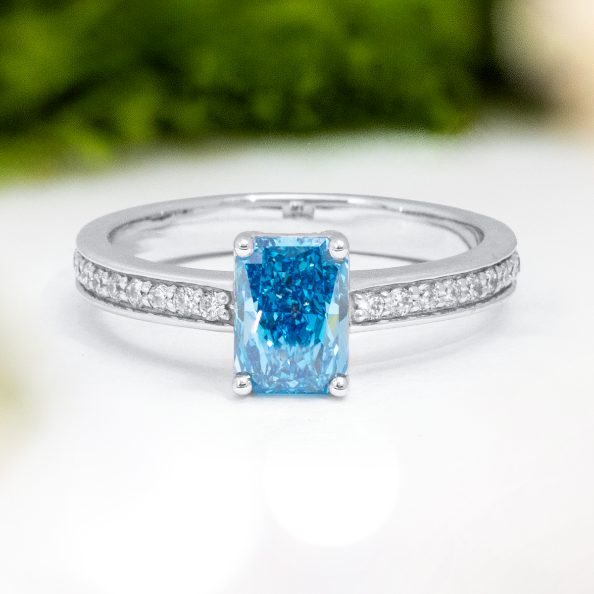 Load image into Gallery viewer, LUCCE KAELA™ Radiant OCEAN™ Lab Diamond 1.02ct Fancy Vivid Blue VS1 IGI Platinum
