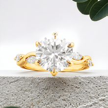 Load image into Gallery viewer, Lucce Constance Petal Round Diamond
