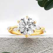 LUCCE CONSTANCE™ Petal Round Lab Diamond 3.02ct D VS1 Id IGI 18K Yellow Gold