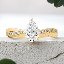 Load image into Gallery viewer, Lucce Fiore Pear Diamond
