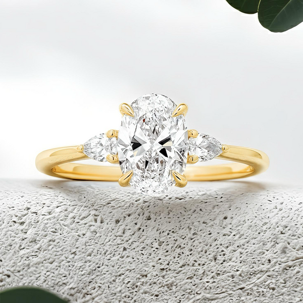 LUCCE SOPHIA™ Oval Lab Diamond 1.01ct D VVS2 IGI 14K Yellow Gold