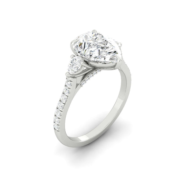 Lucce Sophia Pavé Pear Moissanite