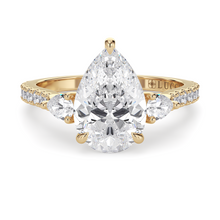 Load image into Gallery viewer, Lucce Sophia Pavé Pear Diamond
