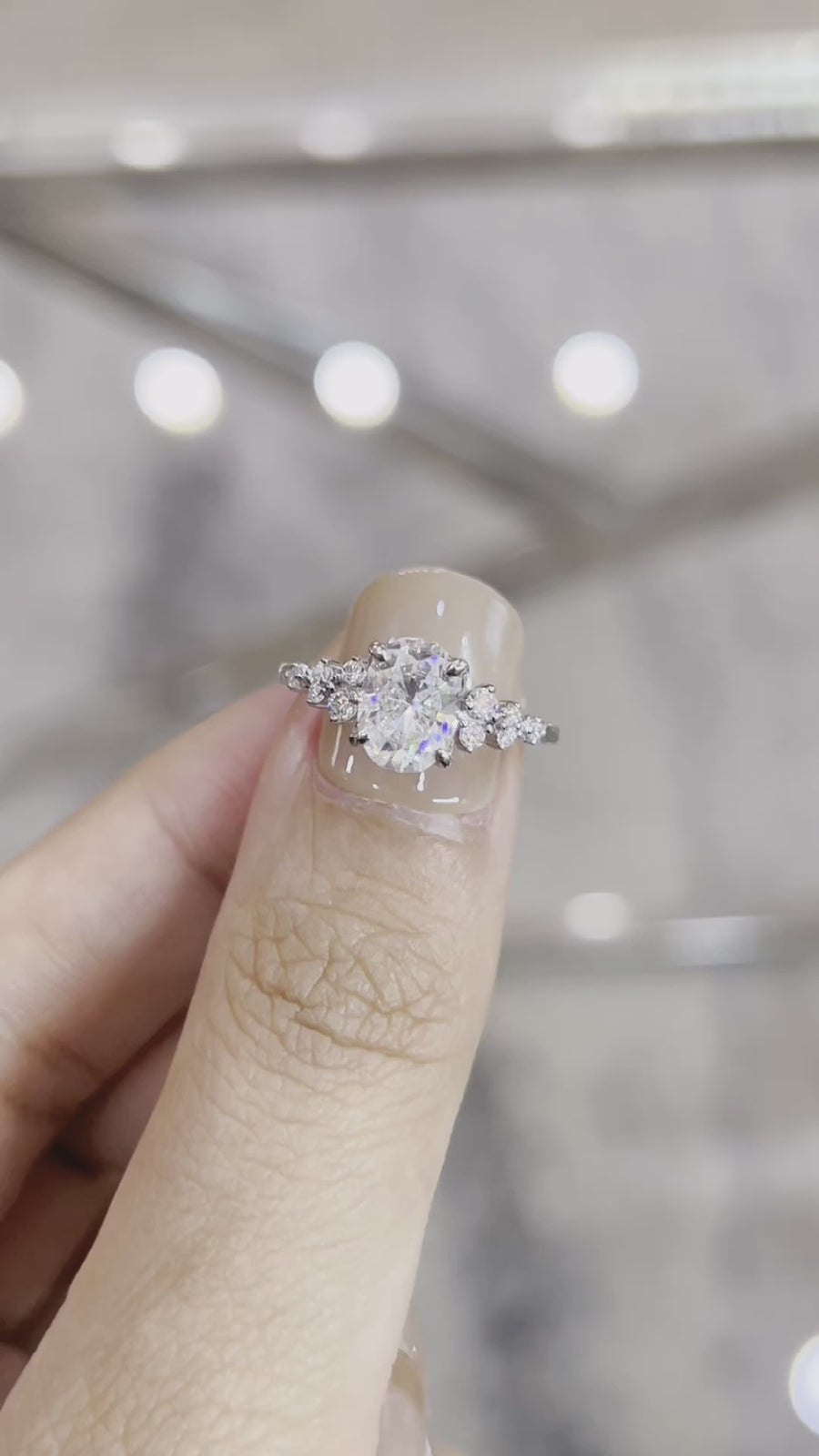 Load and play video in Gallery viewer, LUCCE ELLIA™ Oval Gemstone
