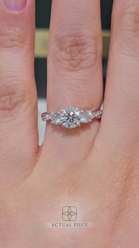 LUCCE FIORE™ Trio Round Diamond