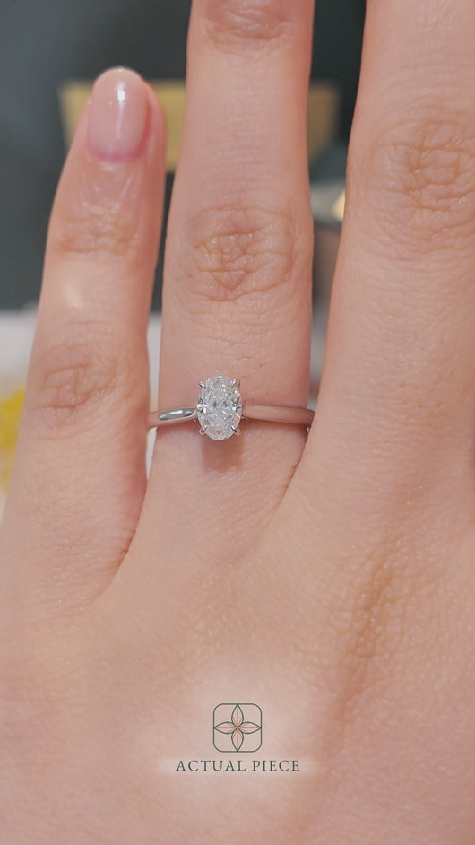 LUCCE AZALEA™ 4-Prong Oval Diamond